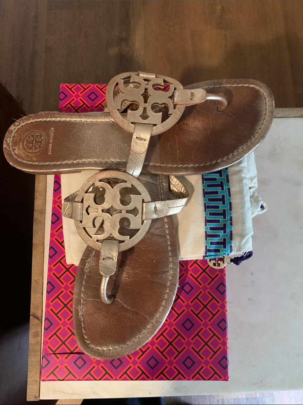 Tory Burch Metallic Rose Gold Miller Logo Thong Sandals - Picture 3 of 6